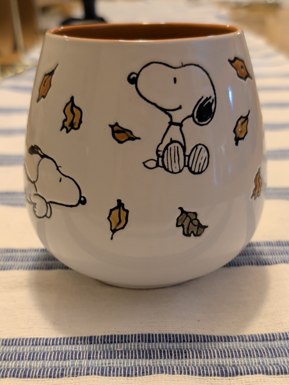 Peanuts Snoopy Ceramic Mug with Autumn Leaves Design - Picture 4 of 5